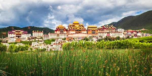 Top 10 Family-Friendly Resorts with Kids’ Activities